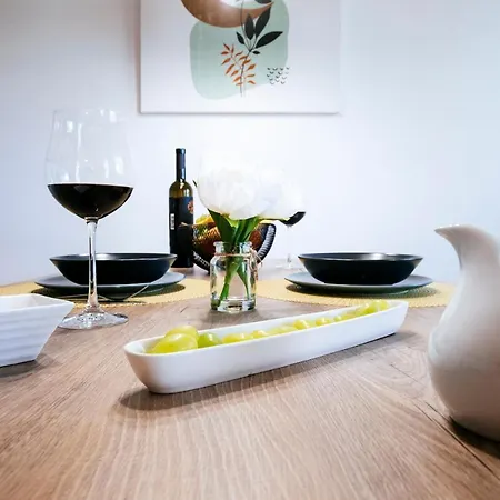 Vacay With Terrace And Parking Apartmán