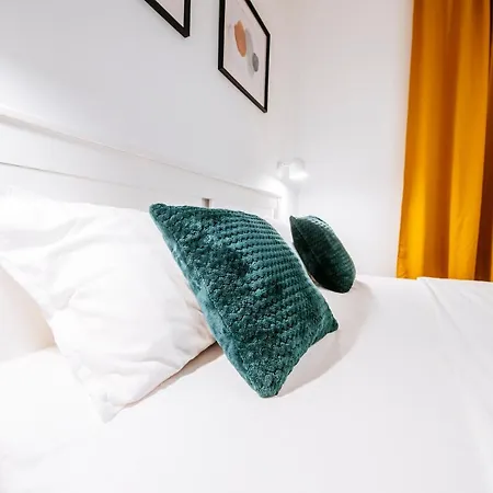 Vacay Zadar- Modern With Terrace & Private Parking זאדאר