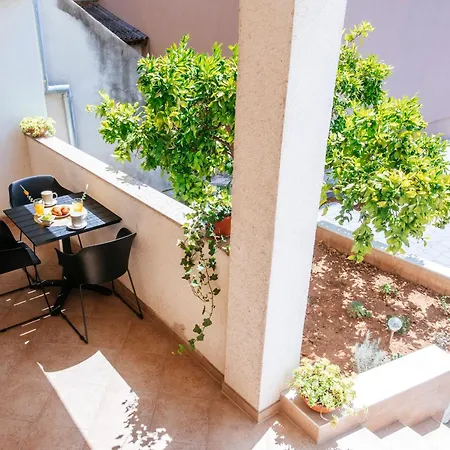 Vacay Zadar- Modern With Terrace & Private Parking זאדאר